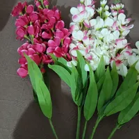 گل شاخه ای|گل مصنوعی|قم, امامزاده ابراهیم|دیوار