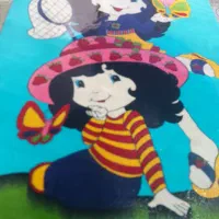 فرش دختر توت فرنگی