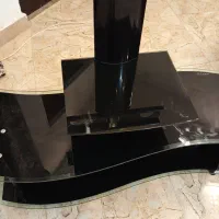 میز تلویزیون شیشهای سه طبقه