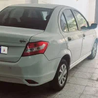 ساینا بی رنگ