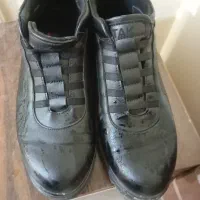 سلام‌یک‌جفت‌بوت‌وکفش‌وجلسی‌بفروش‌میرسد