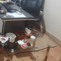 میز عسلی  شیشه ای جلو مبل و دفتر کارسالم