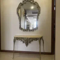 آینه و کنسول برنجی بزرگ