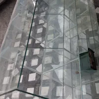 استند شیشه ای فروشگاه