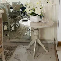 میز کنار سالنی کاملا نو