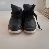 کفش|کیف، کفش، کمربند|شاهین دژ, |دیوار