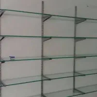 دکور کامل مغازه با رگال وقفسه ی شیشه ای و ام دی اف|فروشگاه و مغازه|یزد, |دیوار