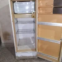 1 عدد یخچال سالم