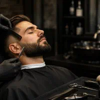 اصلاح سر و صورت آقایان فقط ۳۰۰ هزار تومان
