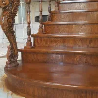 اجرای تخصصی پله گرد، کف پله چوبی و نرده چوبی