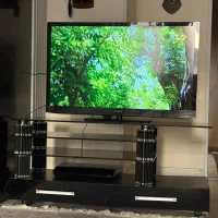 تلویزیون سونی با میز