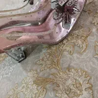 واگذاری کفش و لباس