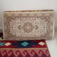 یک جفت پشتی کرمی شیک