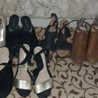 تعدادی کفش و صندل