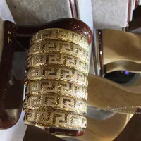 نیم پهن مدل ورساچ|جواهرات|کاشان, بازار کاشان|دیوار