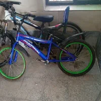 دوچرخه آبی رنگ سایز بیست سالم لاستیک ها سالم