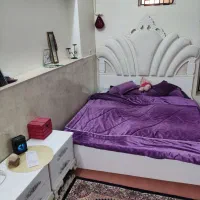 تخت دو نفره سفید در حد نو