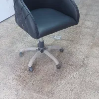 یک عدد مبل اداری