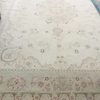 یه عددفرش ۹متری کرم رنگ سالم سالم سوخته گی نداره