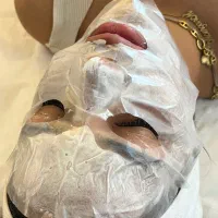 خدمات تخصصی پوست ومو برای اقایون وبانوان