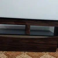 میز تلویزیون در حد نو نو بدون هیچگونه آسیبی