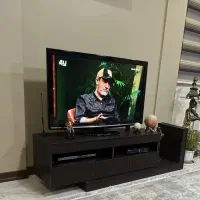 ال سی دی ۴۲ پاناسونیک و میز