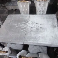 یک عدد میز ناهار خوری یک عدد کاناپه