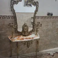 آینه و شمعدان و ساعت برنجی و برنز