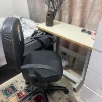 صندلی کاملا سالم تازه ازپلاستیک در اورده شده