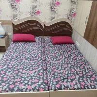 دو تخت به همراه پاتختی|تخت و سرویس خواب|کاشمر, |دیوار