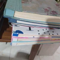 تعدادی آلبوم کاغذدیواری به فروش می رسد