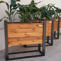 گلدان چوبی-انواع گلدان چوبی ترموود فضای باز