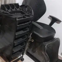 صندلی آرایشگاه  به همراه میز ترولی ۷ کشو سالم