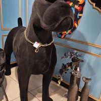 مجسمه کنارسالنی سگ گریدین مخمل