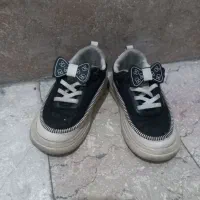 تعدادی کفش کودک