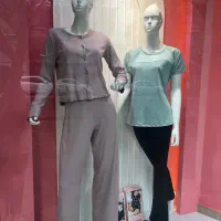 فروشنده خانم با سابقه پوشاک