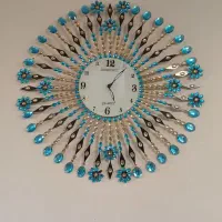 میز تلوزیون وساعت دیواری