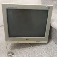 مانیتو ر قدیمی به همراه کیس کامپیوتر