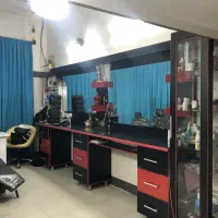 میزکار آرایشی همراه با آینه و ویترین