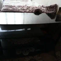 میز تلویزیون شیشه ای