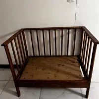 تخت خواب کنار مادر