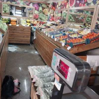 فروشنده سوپر میوه