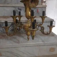 لوستر ده شاخه برنجی دو عدد یک هود شیشه‌ای قهرمان