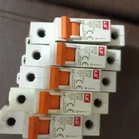 ۵ عدد فیوز  و ۲ عدد  صفحه  خورشیدی  بدون  باطری