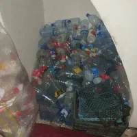 بطری آب معدنی و نوشابه