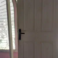 درب اتاقی در حد نو.