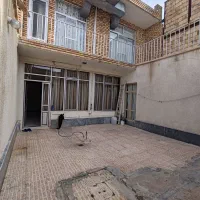 حیاط-دوطبقه-دارایی-4-شربت-زاده-شهدا-شهید-پیری