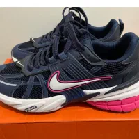 کفش کتونی v2k