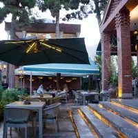 سایه بان بازویی .چتر آلاچیق