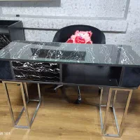 میز ناخن کنار لمسه
